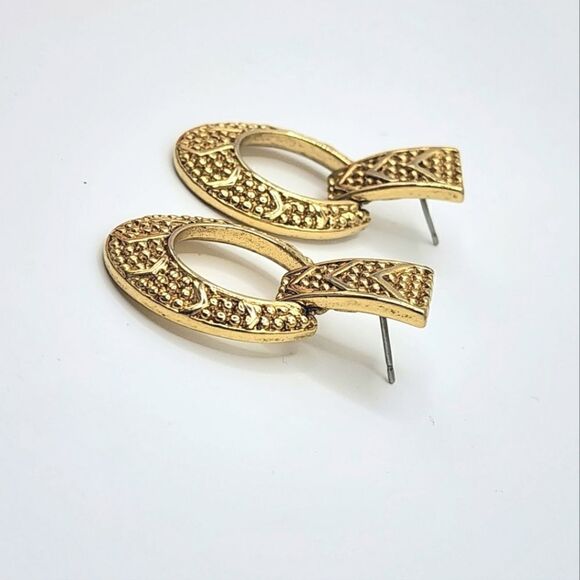 Vintage Gold Trifari dangle hoop earrings - Picture 3 of 6
